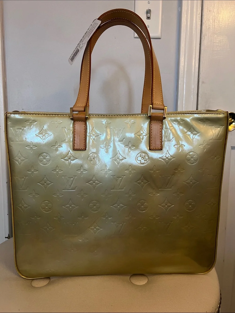 LOUIS VUITTON Vernis purse with COA